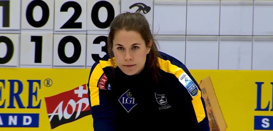 Anna Hasselborg fotograferad vid en curlingtävling